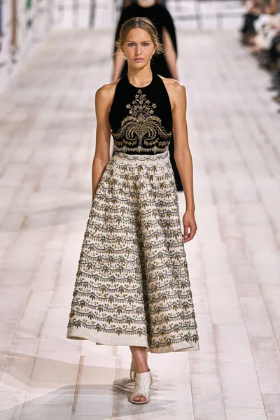 Look 54